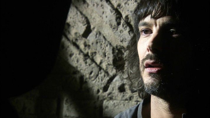 Águila Roja - Hernán droga a Gonzalo para que le diga que es su hermano