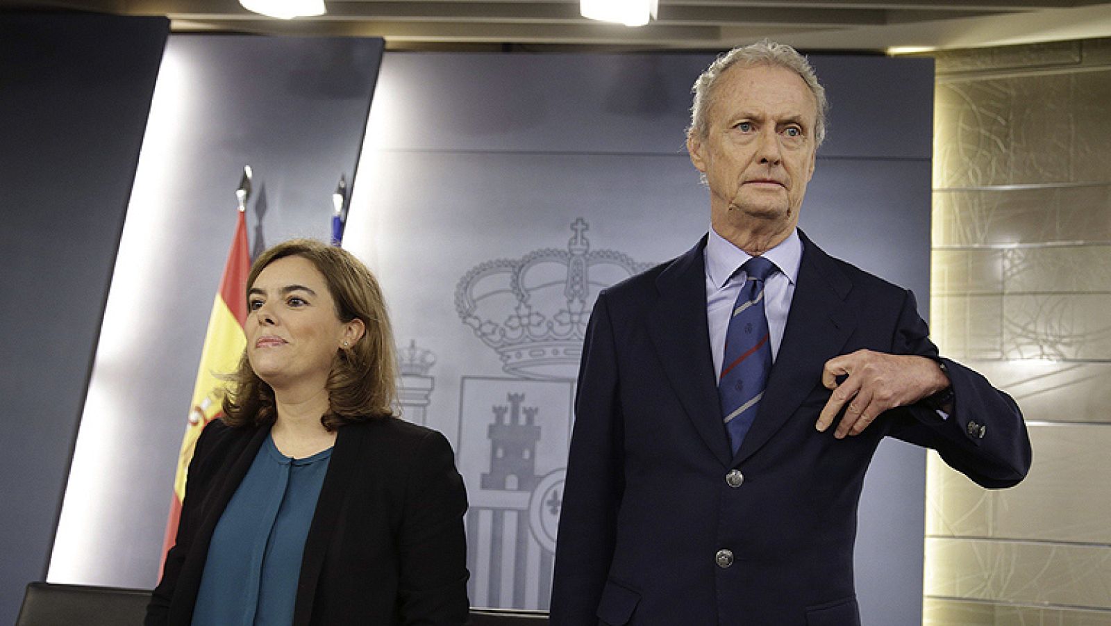  El ministro de Defensa, Pedro Morenés, anunció este viernes que España participará en la coalición internacional contra los terroristas del Estado Islámico (EI) con el envío de 300 efectivos militares, cuyo obejtivo será la formación del ejército de Iraq. No obstante, el número de este contingente está todavía sujeto a variaciones