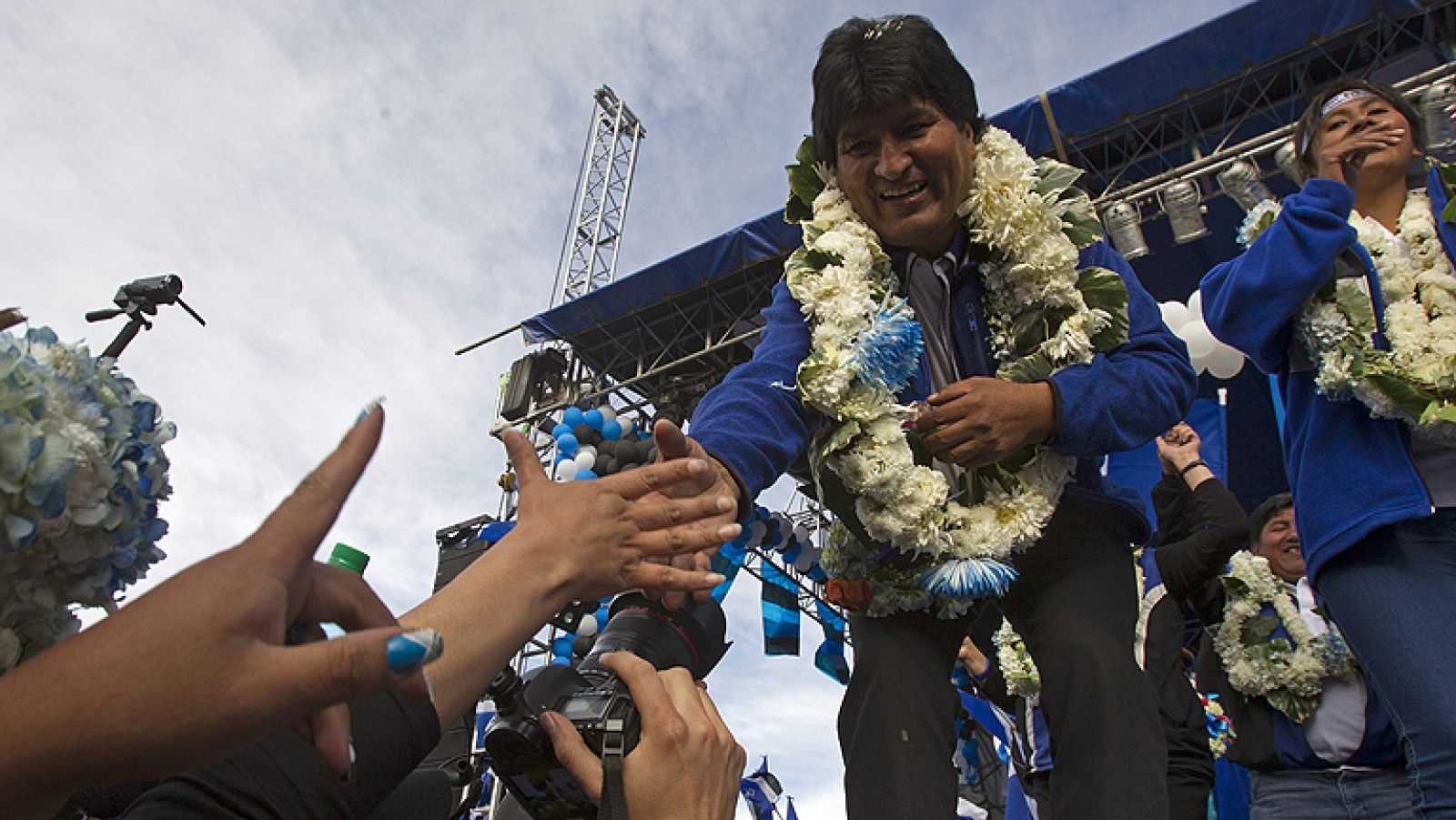  Los bolivianos han iniciado a un período de reflexión de 72 horas antes de votar en los comicios del domingo y desde este sábado además deben acatar prohibiciones como no consumir alcohol ni realizar fiestas para no afectar la jornada electoral.