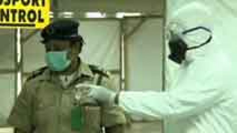 Nuevas medidas en numerosos aeropuertos para prevenir el ébola