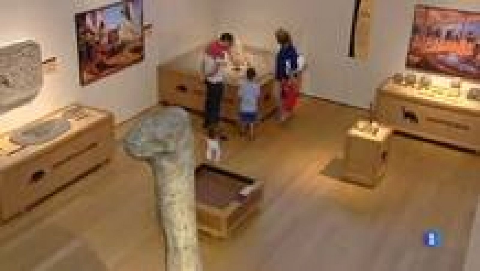 L'Informatiu: "L'eclosió del passat", la nova exposició del Museu de l'Institut Català de Paleontologia  | RTVE Play