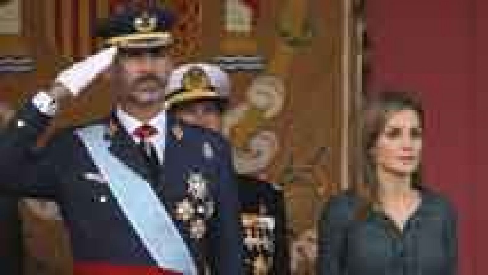 Felipe VI preside su primer desfile de la Fiesta Nacional como rey