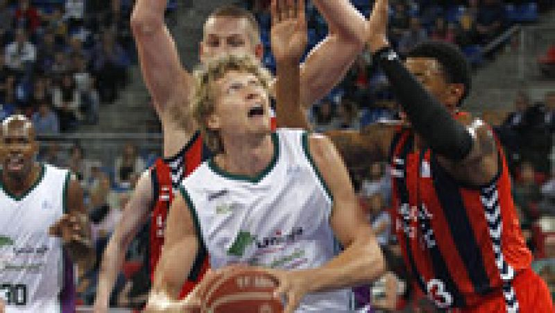 Ryan Toolson lideró la victoria de Unicaja en Vitoria, gracias a sus 15 puntos y 25 de valoración. El Laboral Kutxa suma su segunda derrota en dos partidos.