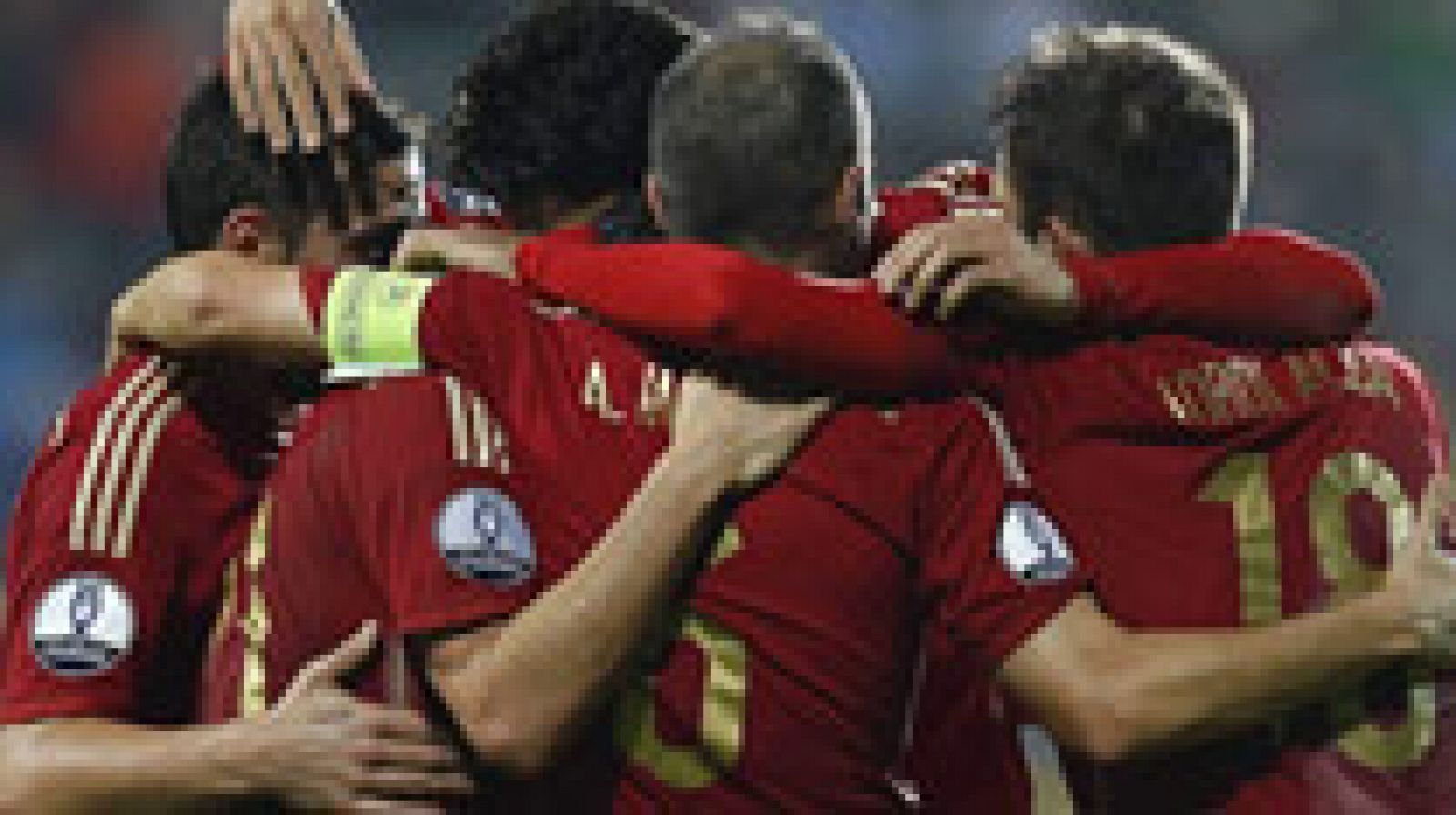 La selección española ha goleado a Luxemburgo con goles de Silva, Alcácer, Diego Costa y Bernat, en un partido balsámico tras la derrota en Eslovaquia.