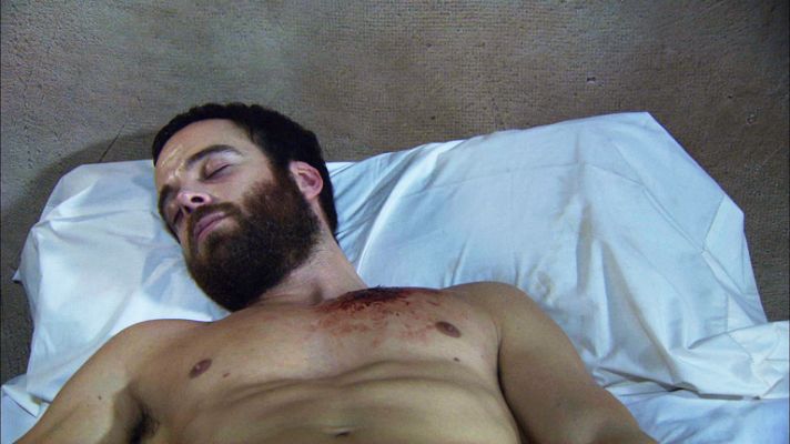 Águila Roja - Margarita ve a Monseñor Adrián desnudo