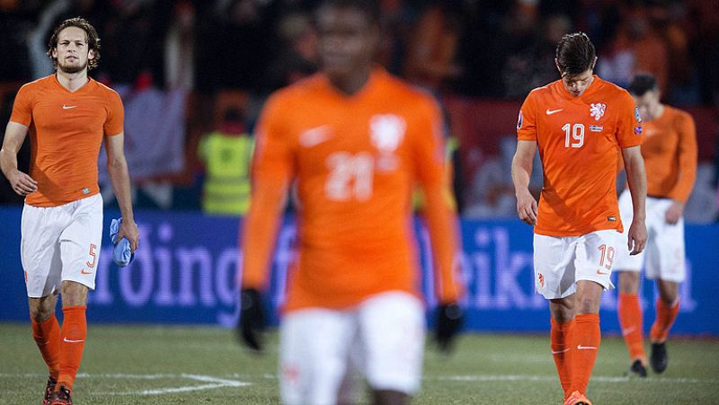 Islandia sonroja a Holanda