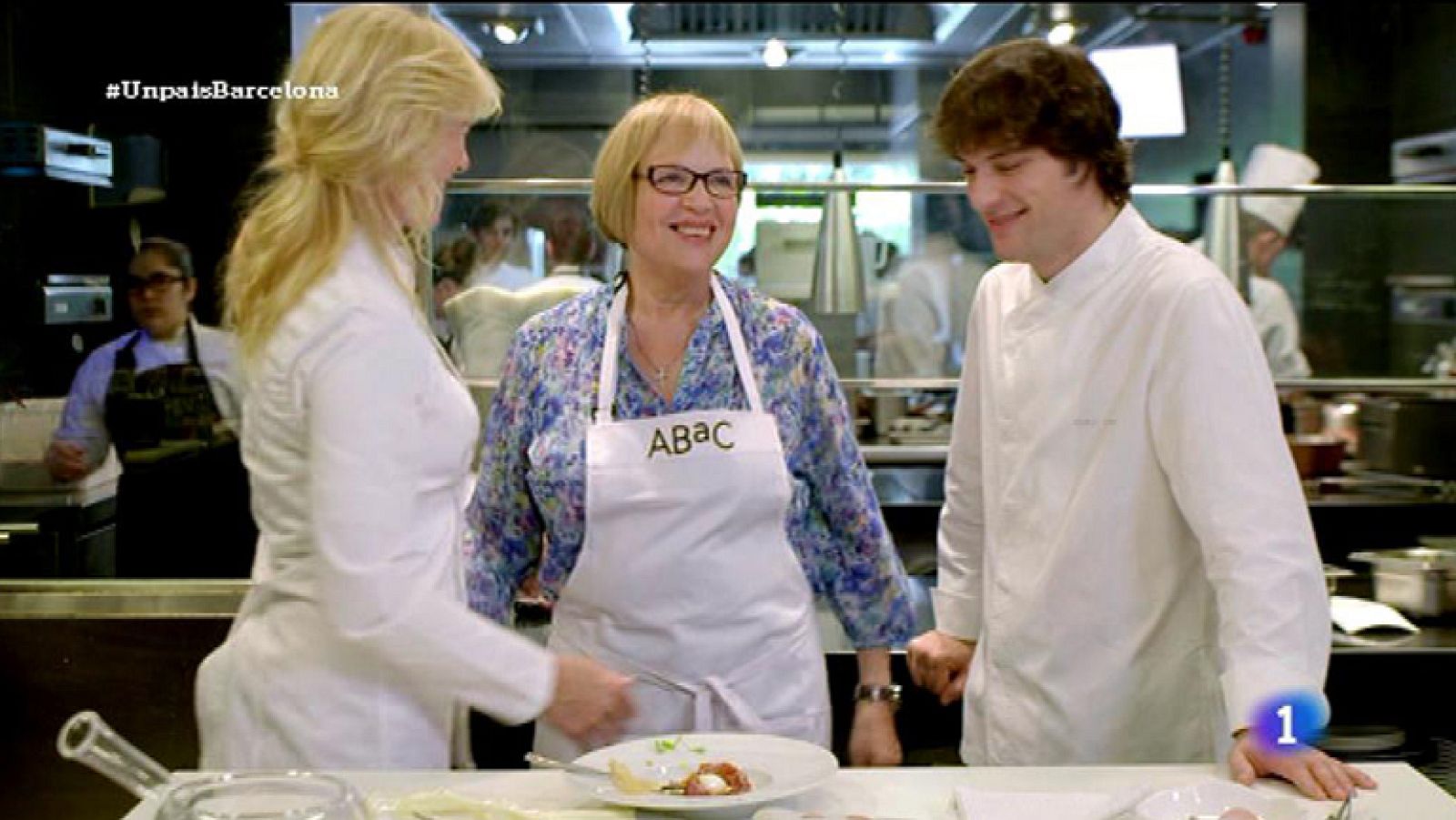 Huevo de corral a baja temperatura con crujientes de ibérico