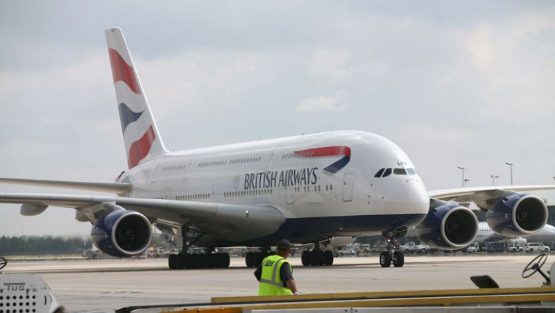 Aerolíneas europeas mantienen sus vuelos directos a uno de los países de la zona de riesgo por ébola