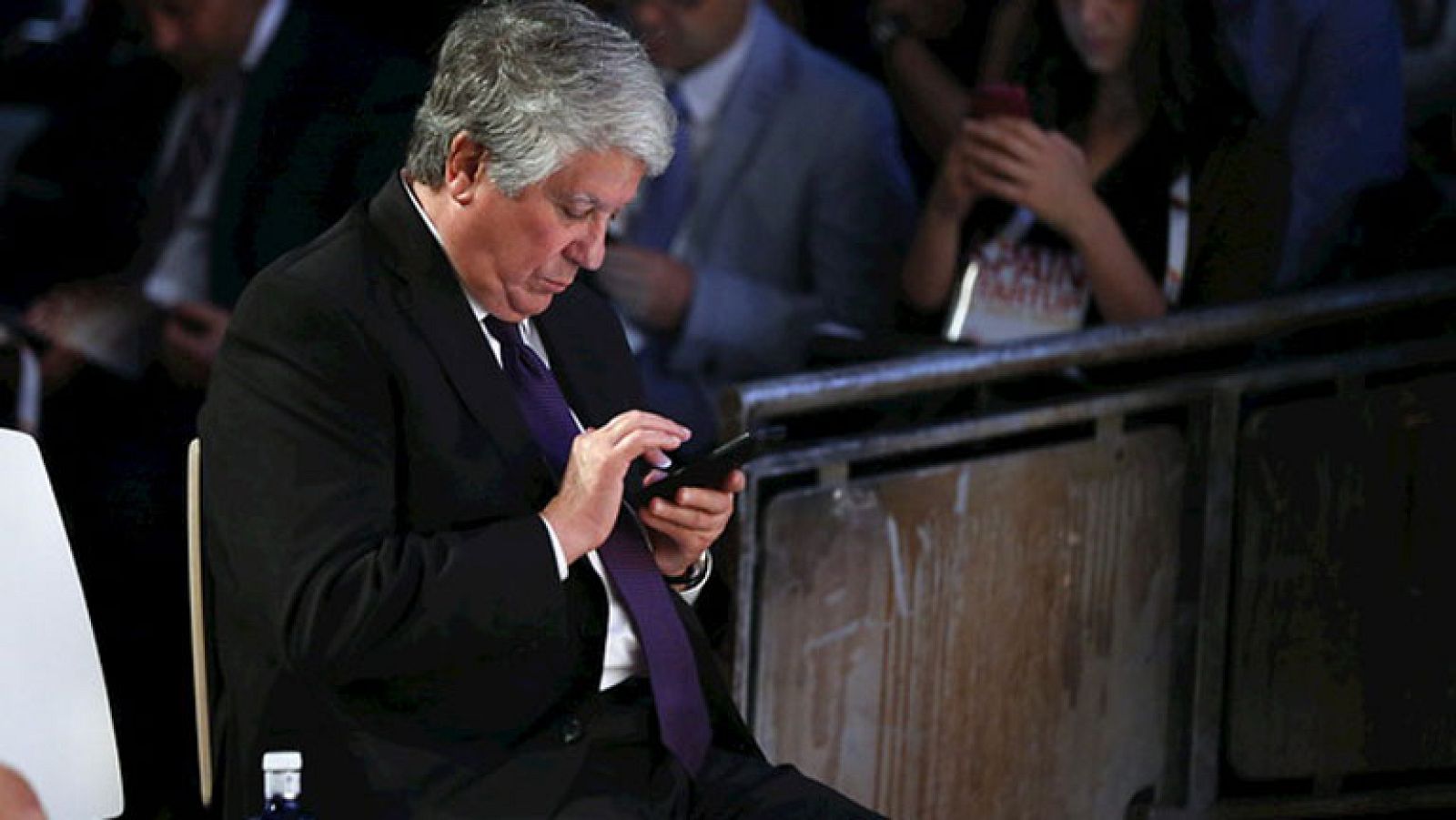 Arturo Fernández quiere seguir como presidente de la patronal madrileña unos meses más 