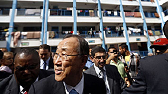 Ban Ki-Moon visita el campo de refugiados de Jabalia