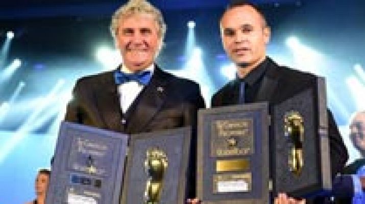 Telediario 1 - Iniesta recibe el 'Pie de Oro'