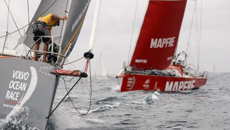 El 'Alvimedica', líder provisional de la Volvo Ocean Race, con el 'Mapfre' a su estela
