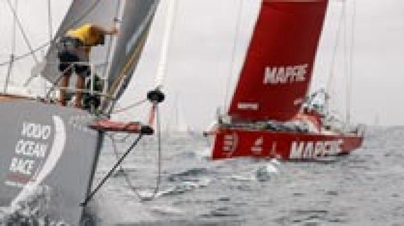 El 'Alvimedica', líder provisional de la Volvo Ocean Race, con el 'Mapfre' a su estela