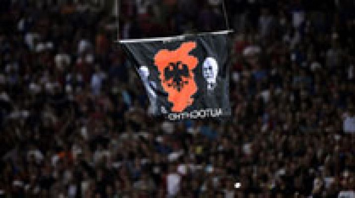 Telediario 1 - La UEFA inicia un proceso disciplinario por los altercados del Serbia - Albania