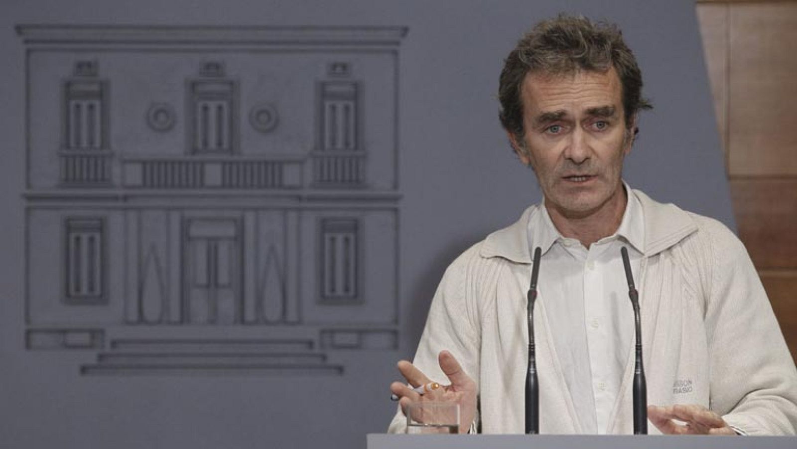 Uno de los contactos de bajo riesgo por ébola tiene fiebre y será trasladado al Carlos III - Informativo 24h | Ver