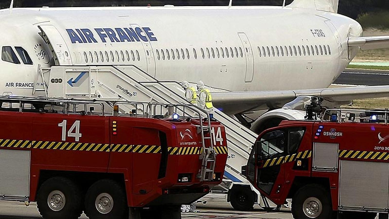 Avión inmovilizado en Barajas ante un posible caso de ébola en un pasajero