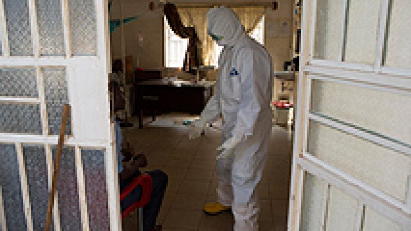 La lucha contra el Ébola es complicada y muy costosa