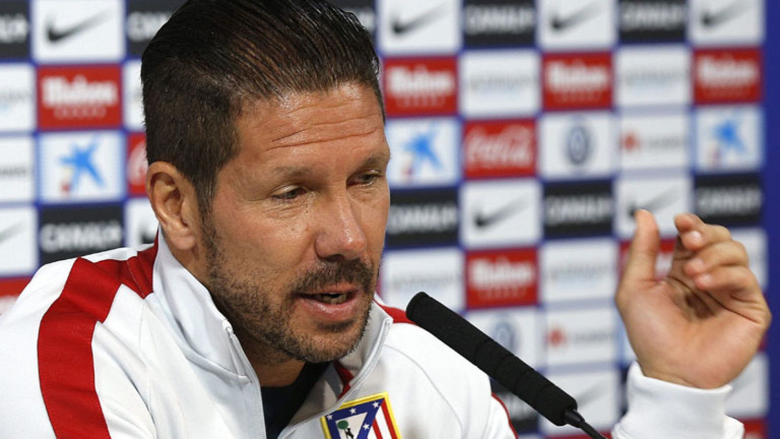 El entrenador del Atlético de Madrid, Diego Simeone, repasó que su equipo sólo ha perdido dos de los once partidos oficiales de esta temporada, con lo que valoró que "la media no es mala, más allá" de que "siempre" quieren "más", y esperó mañana un equipo "fuerte" ante el Espanyol. 