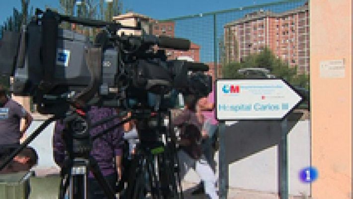 Telediario 1 - Recibe el alta el misionero ingresado en el Carlos III