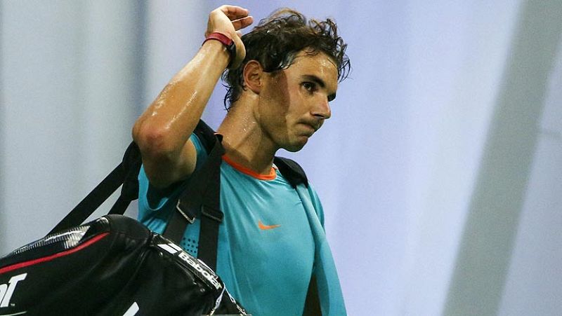 Nadal sigue entrenando a la espera de pasar por quirófano