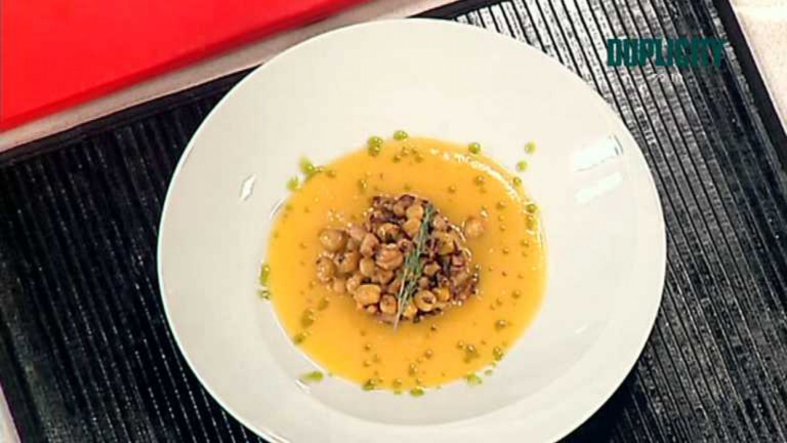 Cocina con Sergio - Garbanzos con sopa de calabaza y marisco