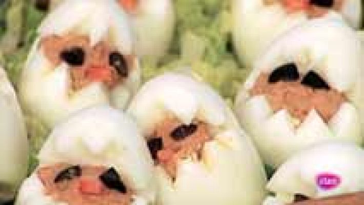 Alumbramiento de pollitos en huevos rellenos