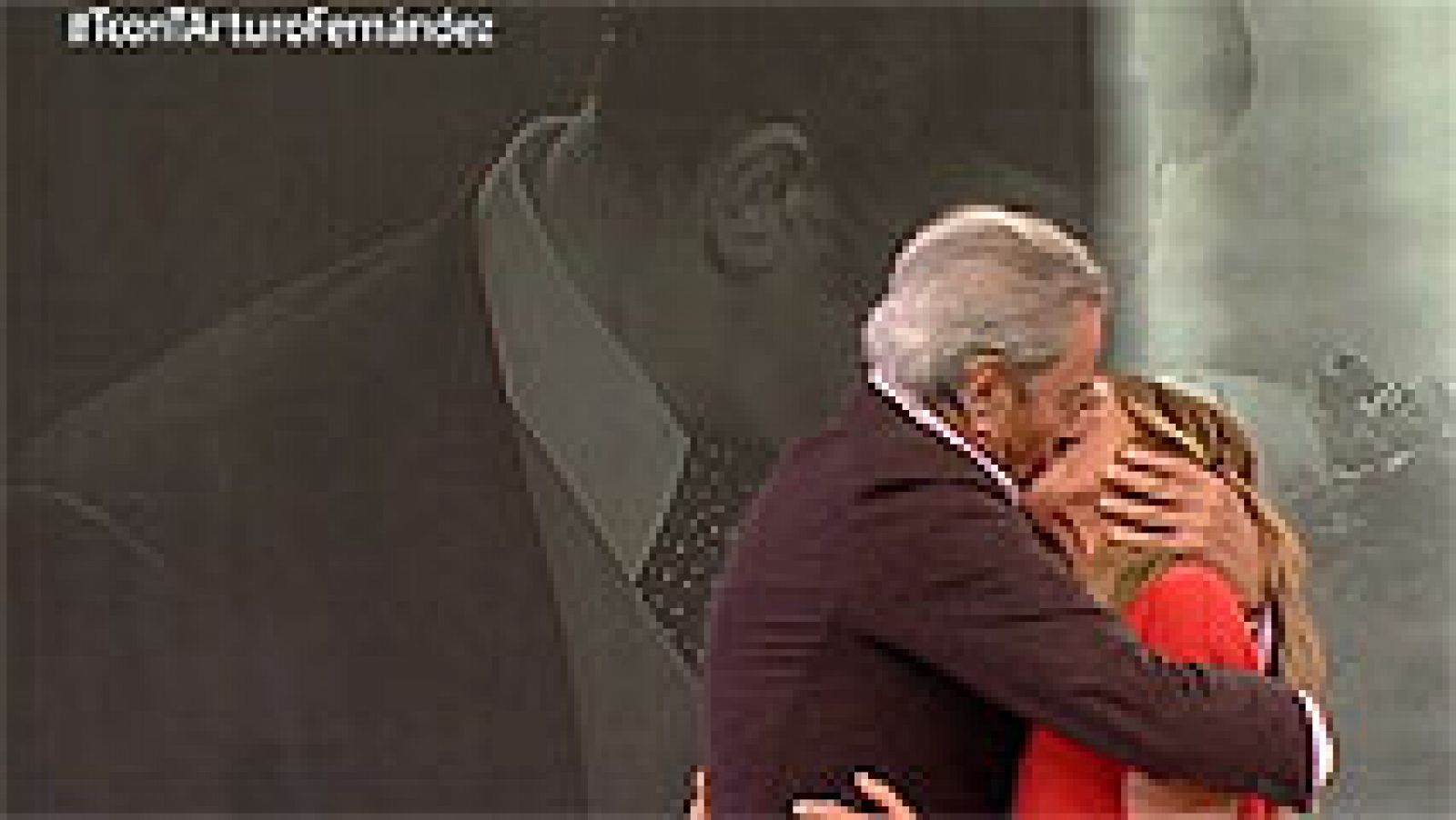 T con T: Arturo Fernández besa con pasión a Olga Marset | RTVE Play