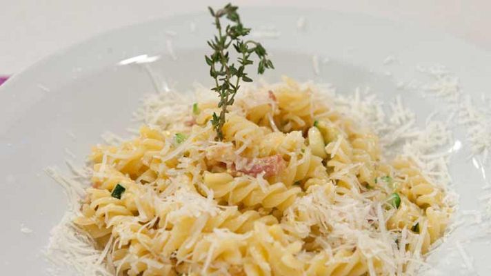 RTVE Cocina - Fusilli con carbonara de calabacín