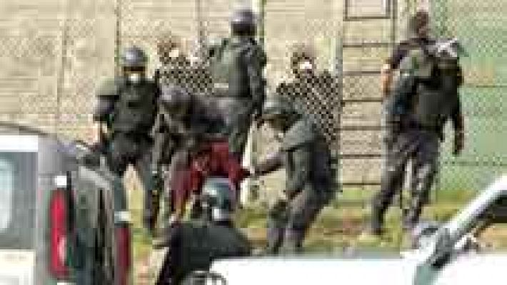 Telediario 1 - El PP modifica la ley para poder devolver "en caliente"