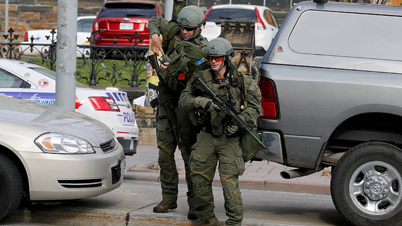 La policía de Canadá abate a un tirador y persigue a varios sospechosos cerca del Parlamento | Ver