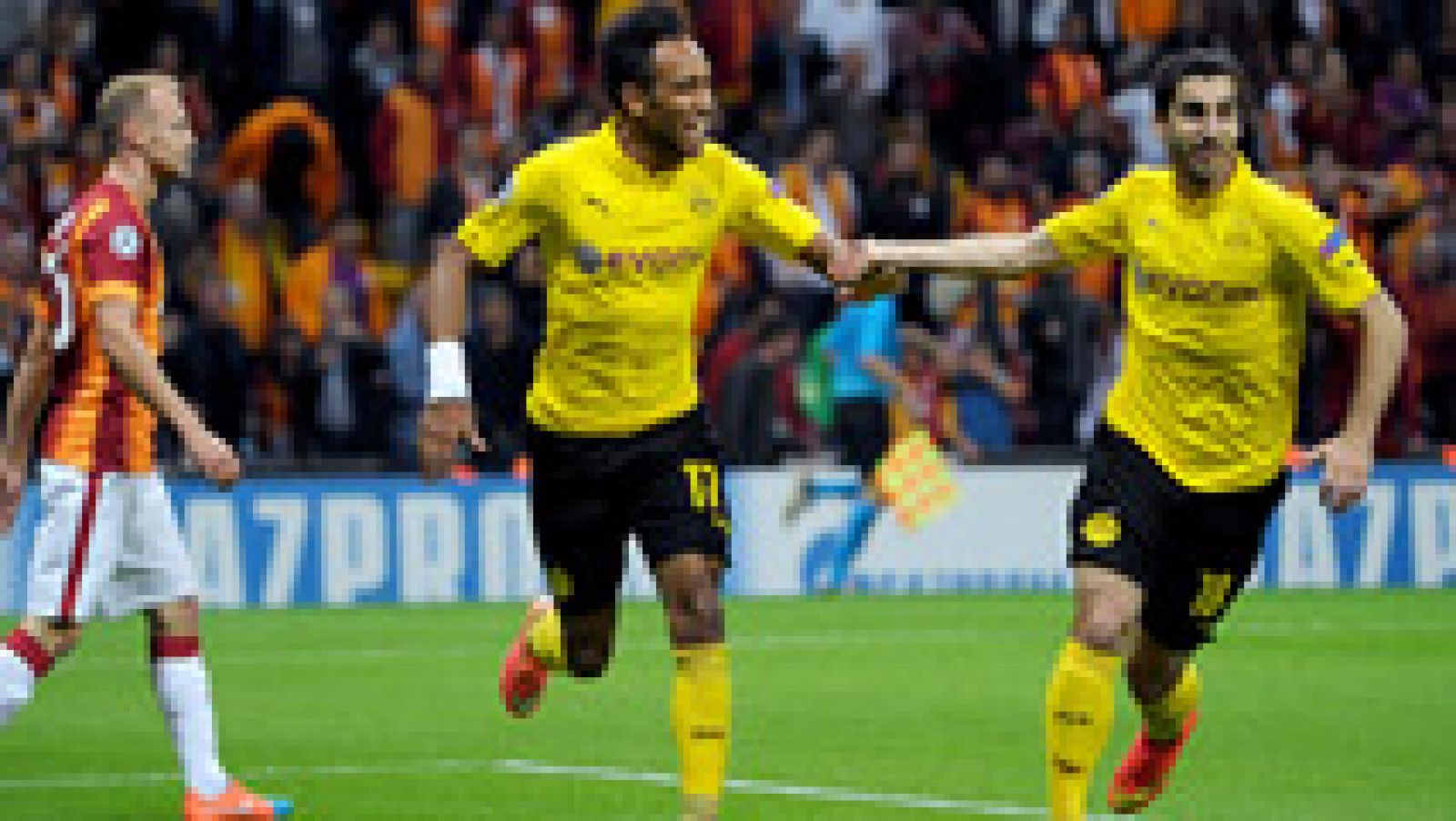 Telediario 1: El Dortmund golea en Estambul y el Olympiacos sorprende a la Juventus | RTVE Play