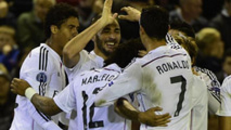 El Real Madrid conquistó Anfield con un partido fantástico en el que brillaron Cristiano Ronaldo y Benzema, autores de los tres goles del partido. El portugués abrió el marcador y el francés firmó un doblete.
