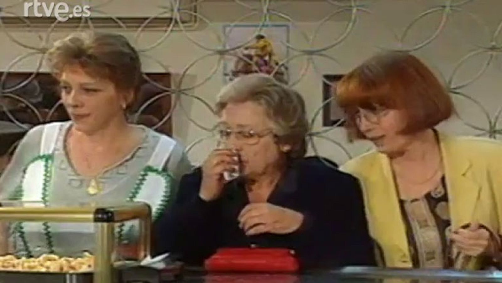 Juntas pero no revueltas: Capítulo 5 | RTVE Play