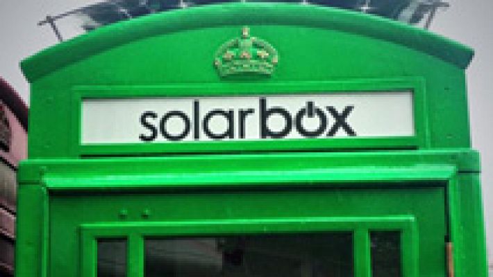 Telediario 1 - Las cabinas telefónicas de Londres se reconvierten en puntos de recarga para móviles