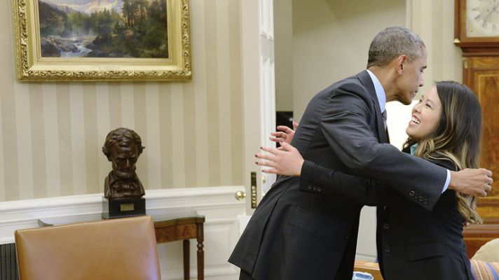 Informativo 24h - Barack Obama recibe ya recuperada a Nina Pham, la primera enfermera contagiada de Ébola en EE.UU.