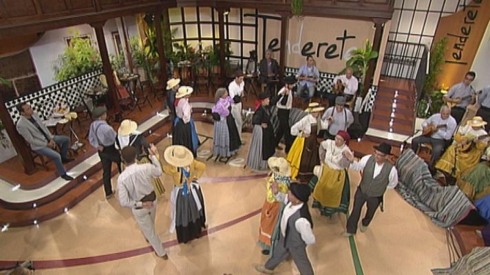 Tenderete - Tenderete - 26/10/14 La agrupación Lairaga del Norte y el timplista Pedro Izquierdo.