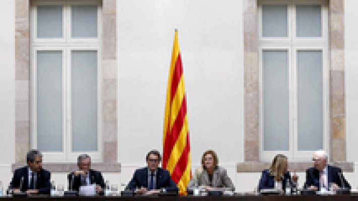 Telediario 1 - La Generalitat pone en marcha la campaña del 9-N