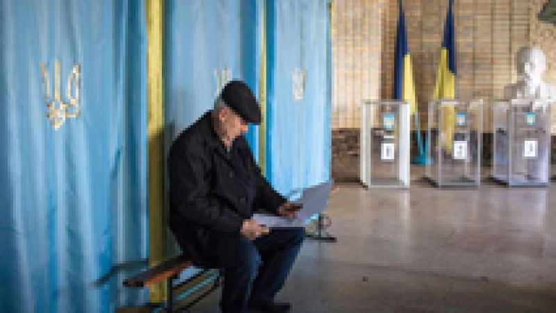 Jornada de reflexión en Ucrania empañada por el conflicto en el este