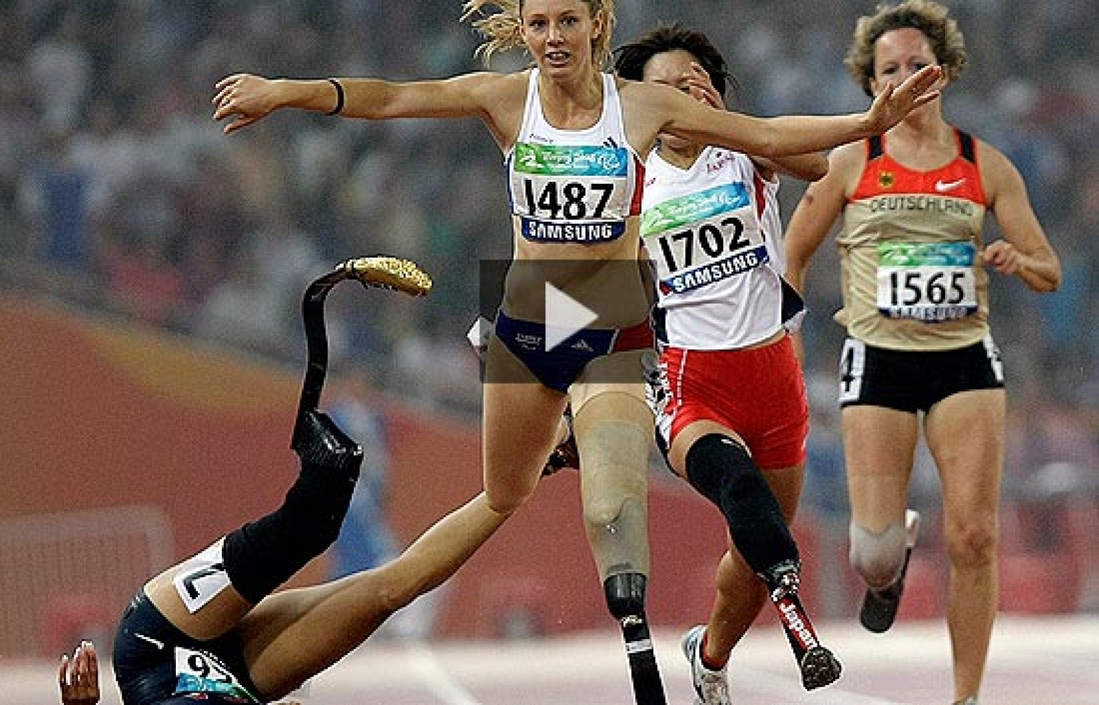 Accidentada final de los 200m femeninos | Ver