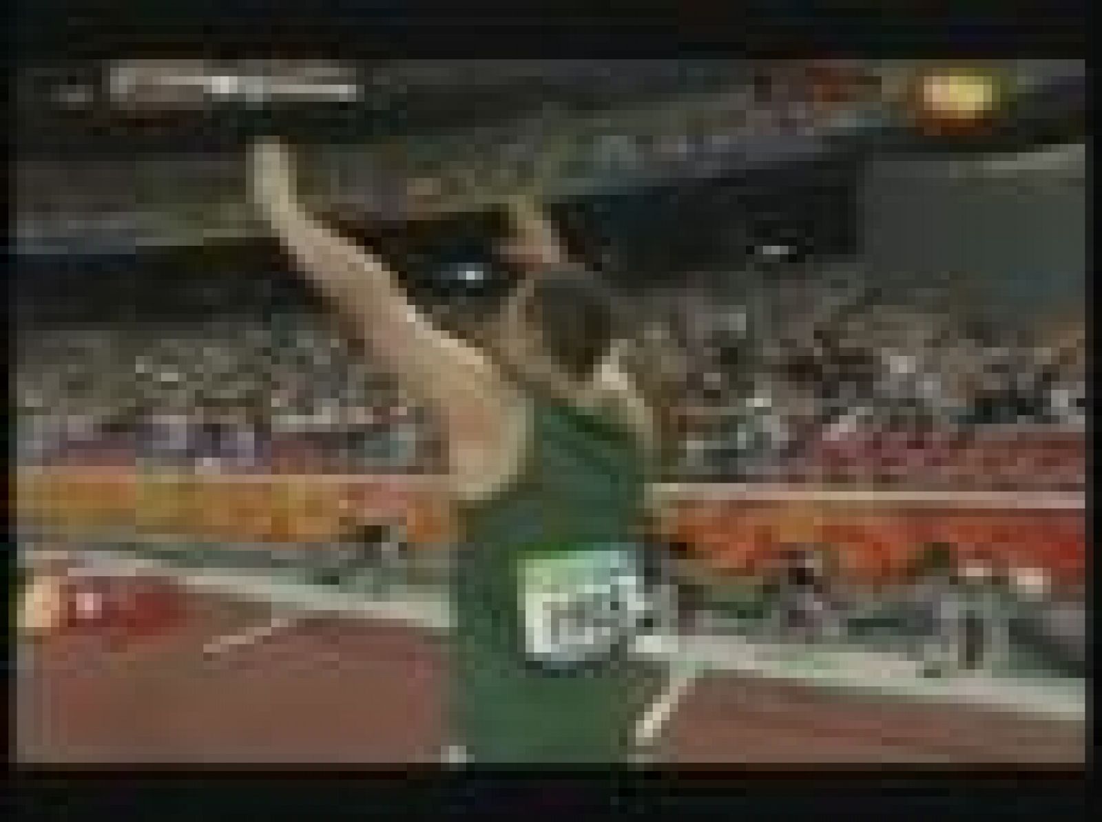 El atleta surafricano Oscar Pistorius, que corre con prótesis en sus dos piernas, ganó el primero de los oros que persigue en los Juegos Paralímicos de Pekín, en los 100 metros lisos.