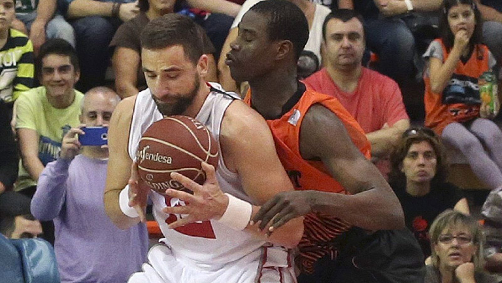 El CAI Zaragoza pudo sumar una victoria en recuerdo de su exentrenador José Luís Abós en Fuenlabrada, que dispuso de una bola para ganar pero erró un triple en el último segundo.