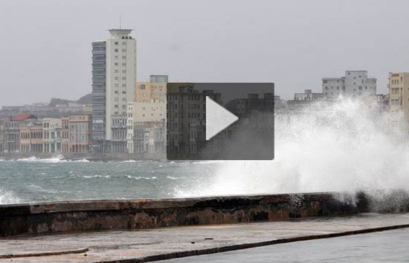  El huracán 'Ike' deja atrás Cuba y 'perdona' a La Habana