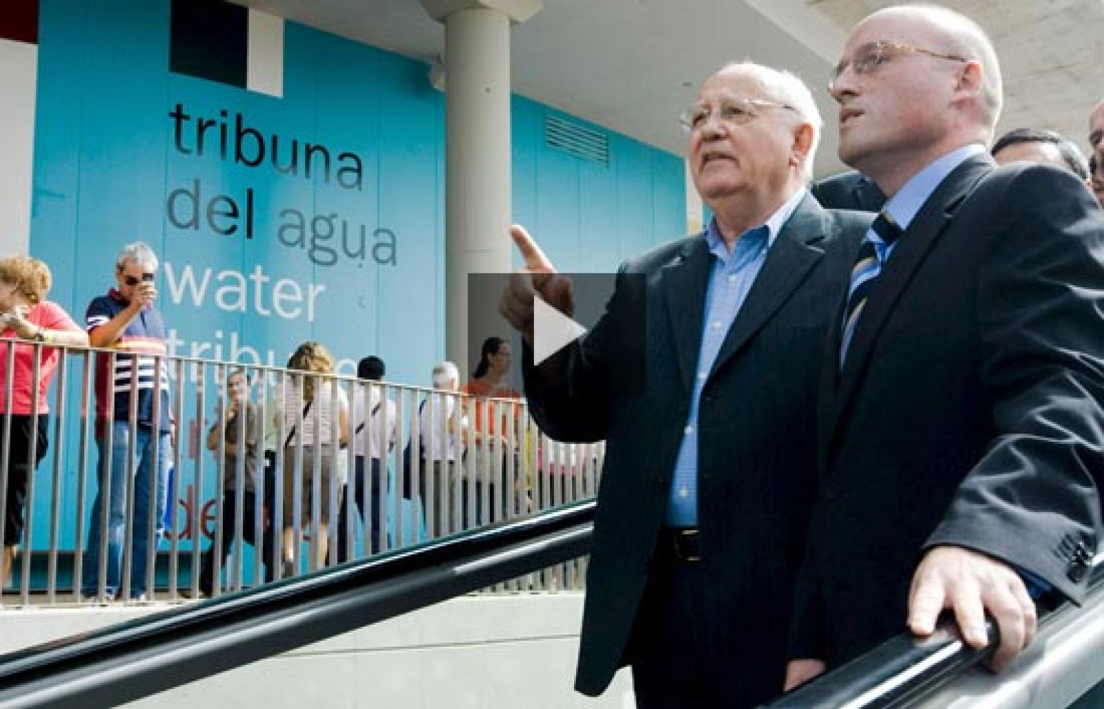 Gorbachov ha visitado la Expo de Zaragoza | Ver