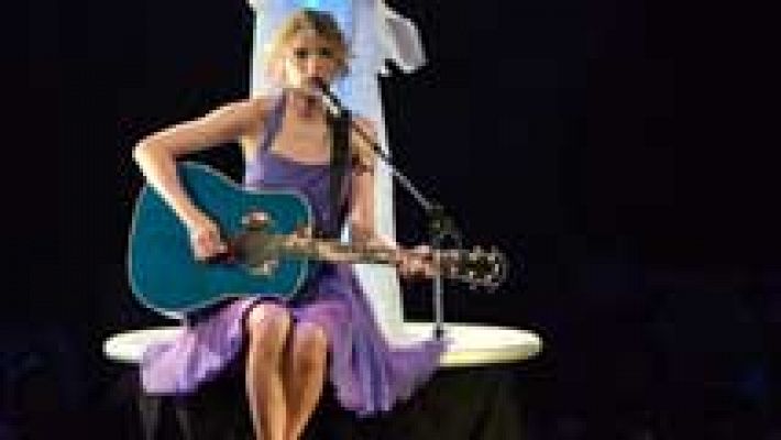 Telediario 1 - Taylor Swift celebra un concierto secreto
