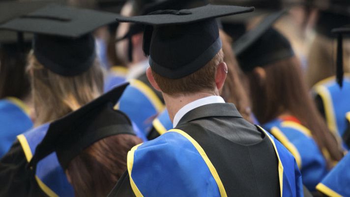 Telediario 1 - La inserción laboral de los universitarios españoles