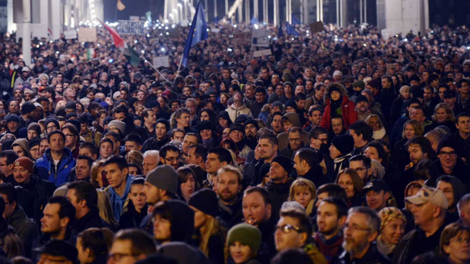Manifestación en Hungría por un nuevo impuesto sobre el consumo de Internet