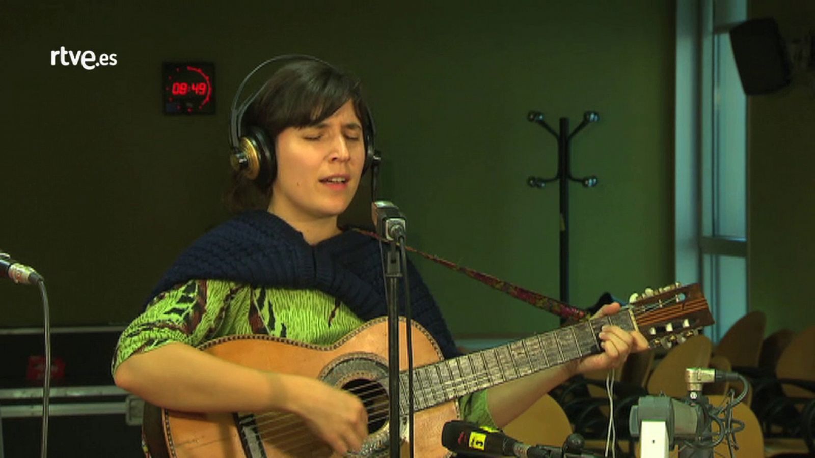 Versión española - Lorena Álvarez toca "Itsasontzi baten" de Mursego - Ver ahora