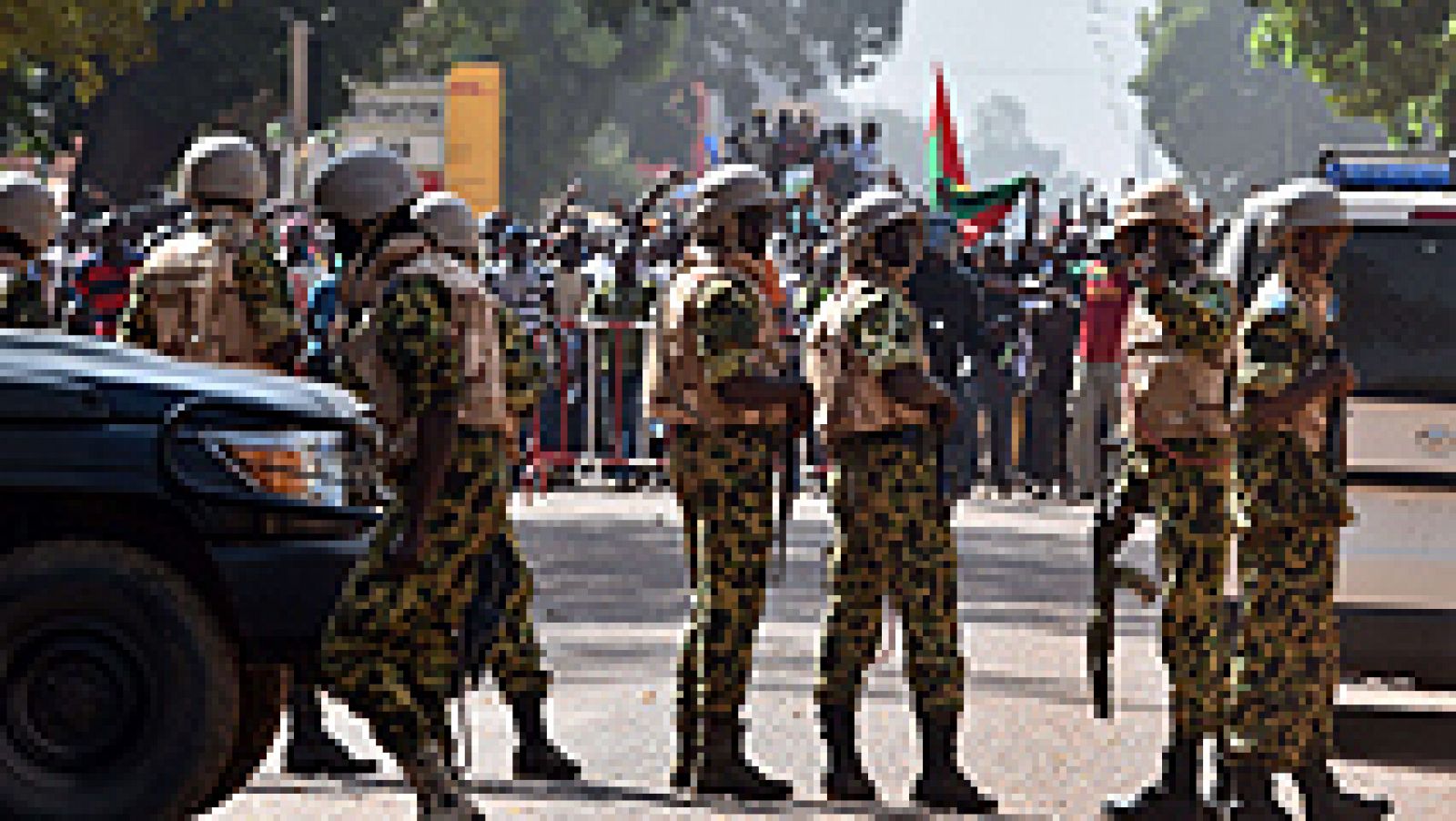 El Ejército de Burkina Faso disuelve el Parlamento y forma un Gobierno de transición | Ver