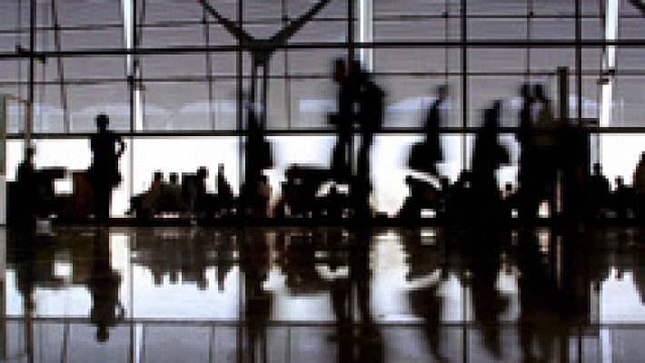 Telediario 1 - El Gobierno aplaza la salida a Bolsa de Aena por un defecto formal hasta el primer trimestre de 2015