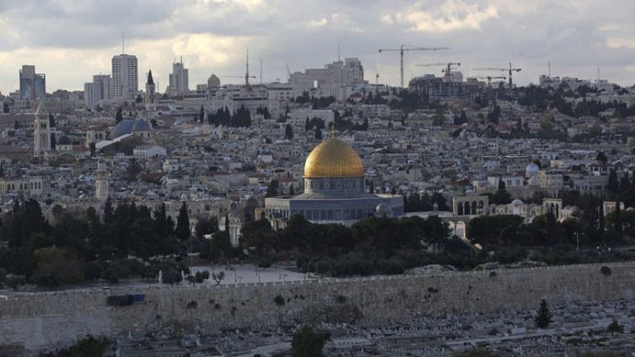 Telediario 1 - Israel reabre la Explanada de las Mezquitas para hombres mayores de 50 años